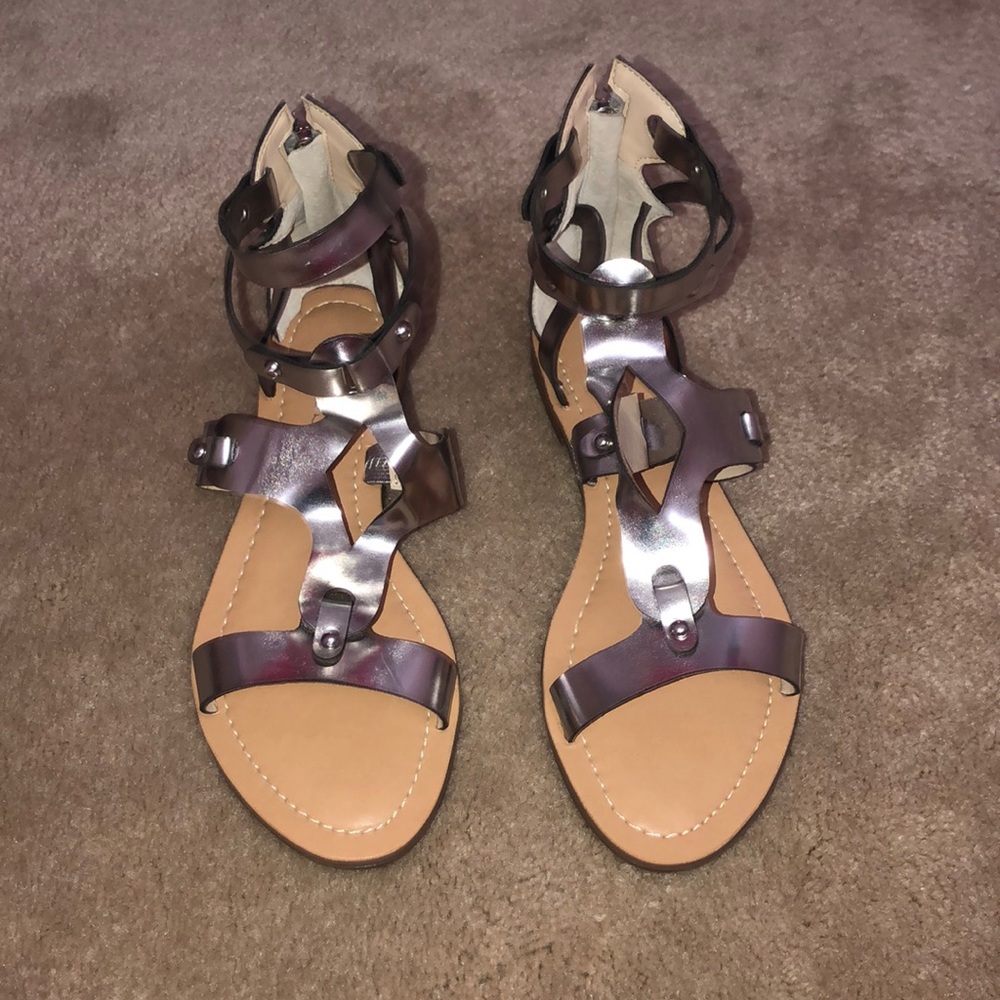 Guess sandals.